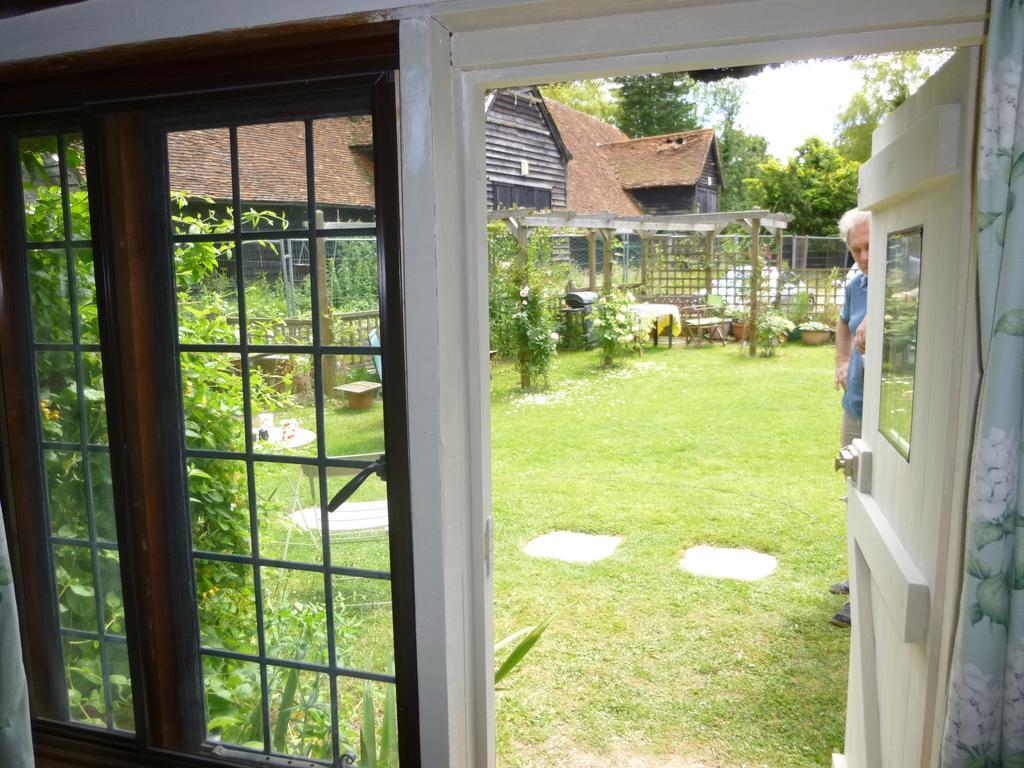 Church Hall Farm Bed And Breakfast Broxted Room photo