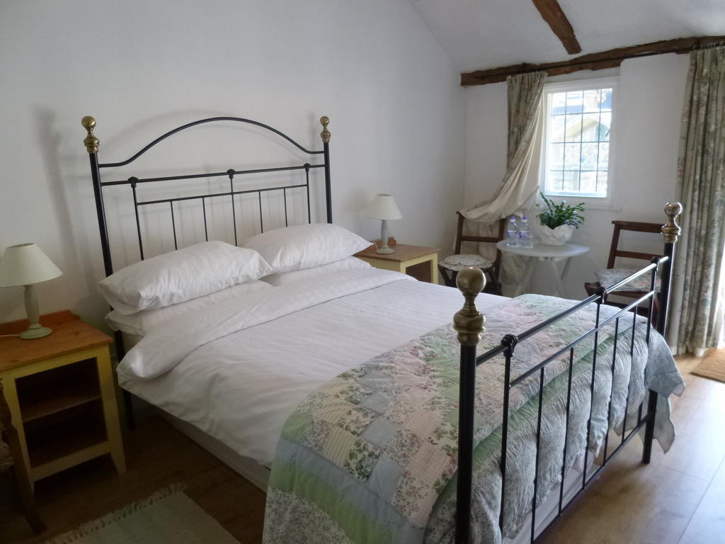 Church Hall Farm Bed And Breakfast Broxted Room photo